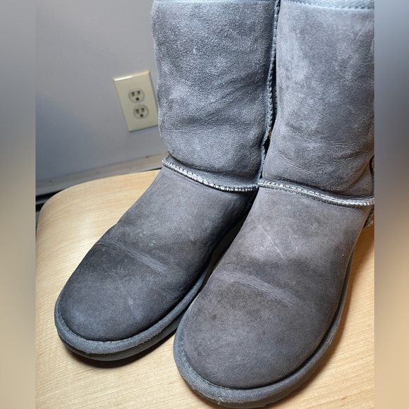 Classic Short Grey Ugg Boots - Picture 7 of 8